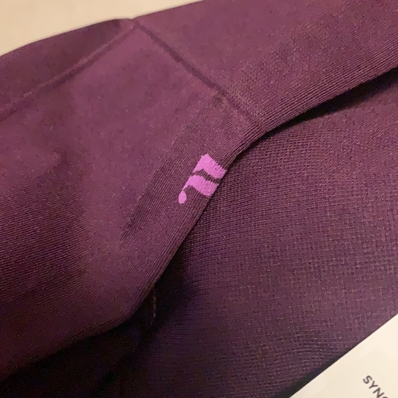 Fabletics Sync high waisted perforated 7/8 plum colored leggings, new - Picture 8 of 8